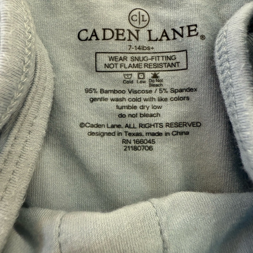 EXCELLENT Lot of 5 Caden Lane Bamboo Knotted Baby Gowns Size 0-3 Months - Picture 15 of 15